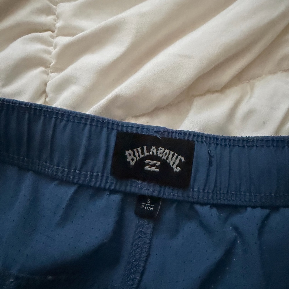 Billabong mens Blue Shorts - Picture 3 of 4